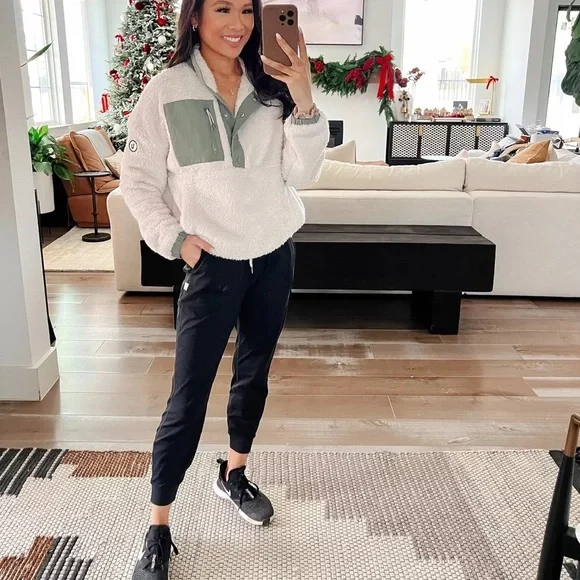 VUORI Performance Black Joggers S - Picture 2 of 6